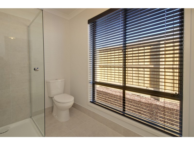 4 Discovery Boulevard, Moe VIC 3825