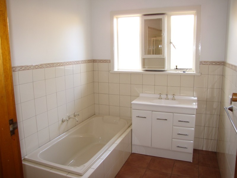 23 Law Street, Newborough VIC 3825