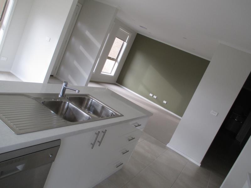 7 Discovery Boulevard, Moe VIC 3825