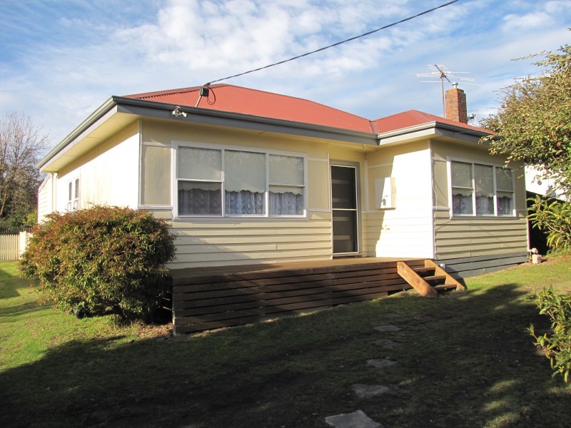 6 Leith Street, Newborough VIC 3825