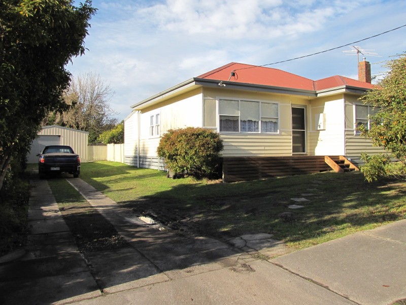 6 Leith Street, Newborough VIC 3825