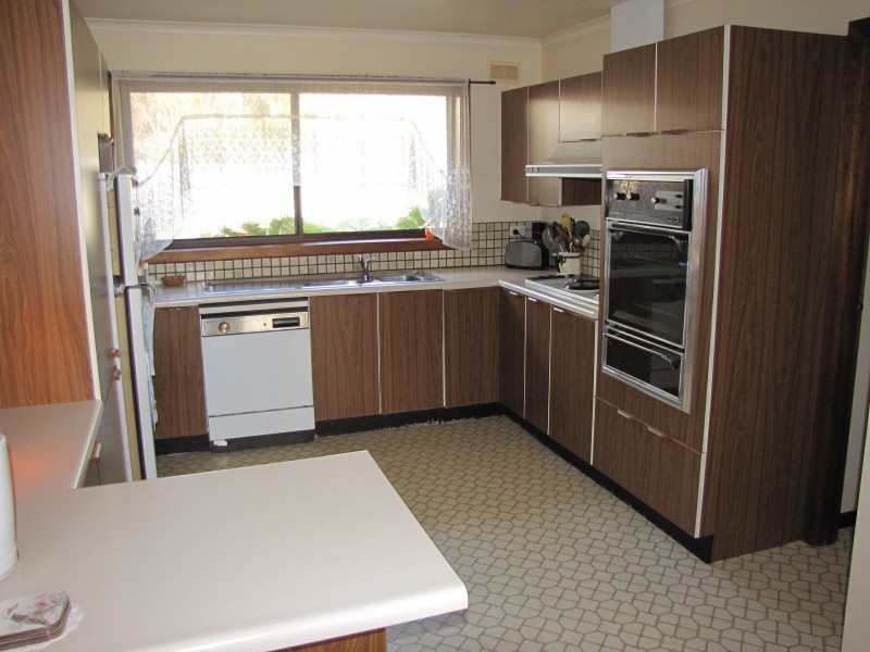 16 Fairway Drive, Newborough VIC 3825