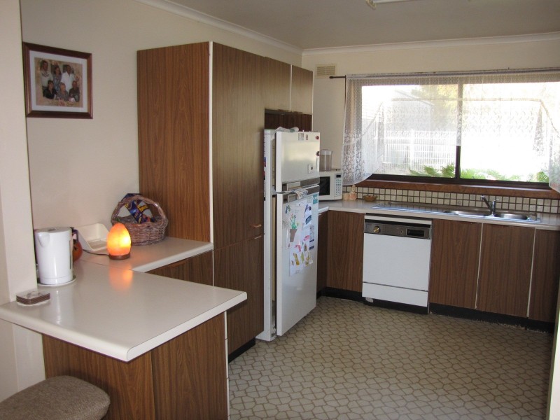 16 Fairway Drive, Newborough VIC 3825