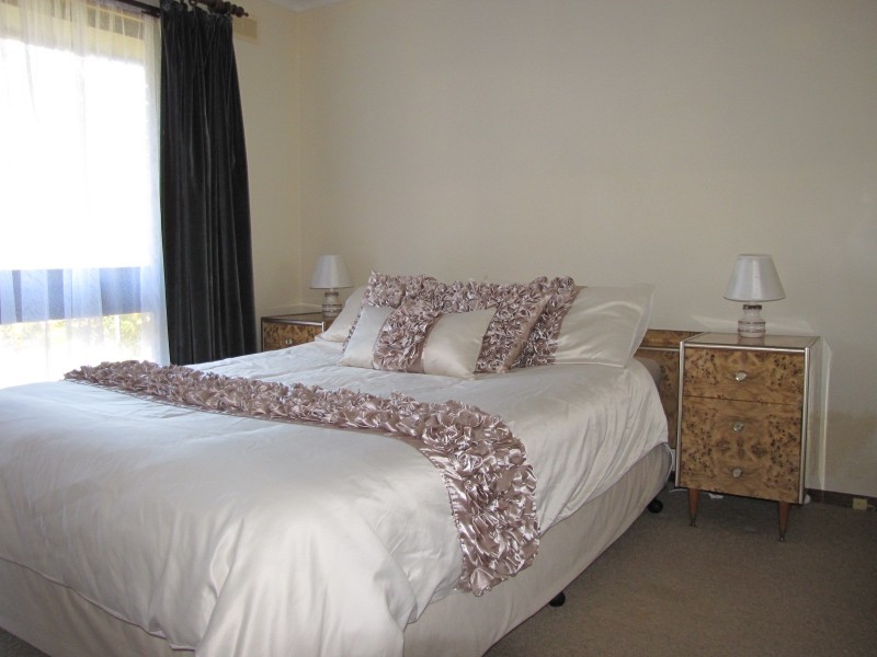 16 Fairway Drive, Newborough VIC 3825