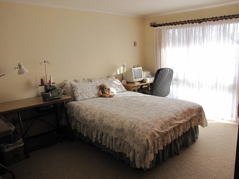 16 Fairway Drive, Newborough VIC 3825