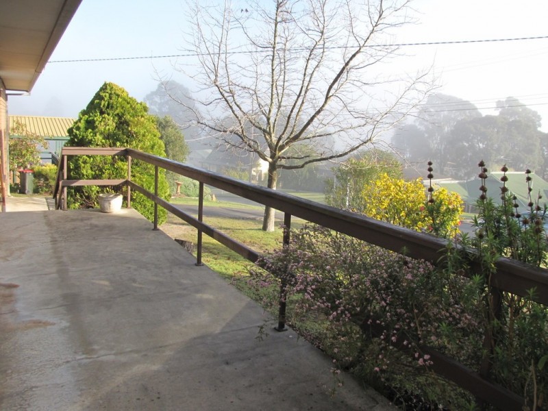 16 Fairway Drive, Newborough VIC 3825