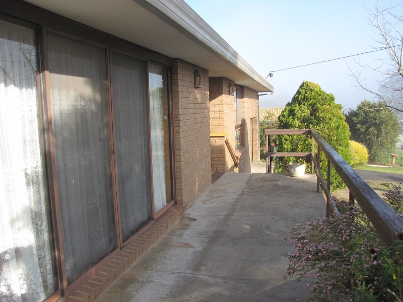 16 Fairway Drive, Newborough VIC 3825