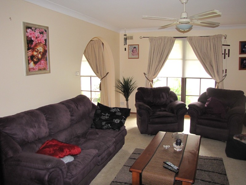 37 Burnside Street, Moe VIC 3825