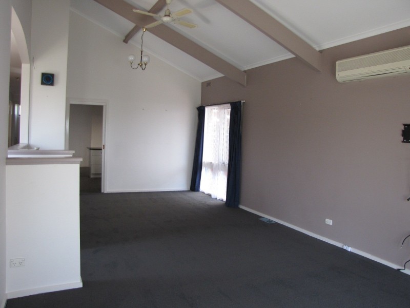 15 Desmond Street, Moe VIC 3825