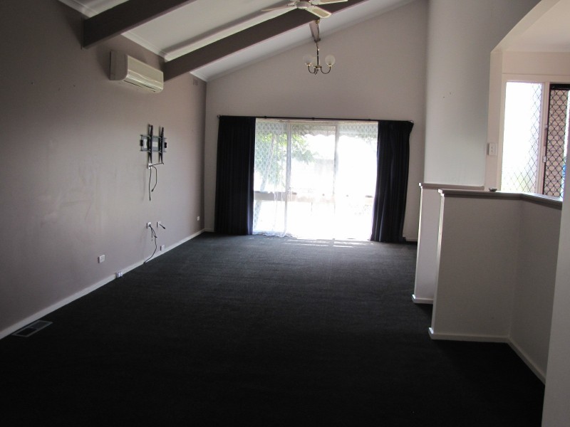 15 Desmond Street, Moe VIC 3825