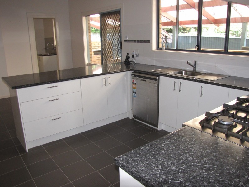 15 Desmond Street, Moe VIC 3825