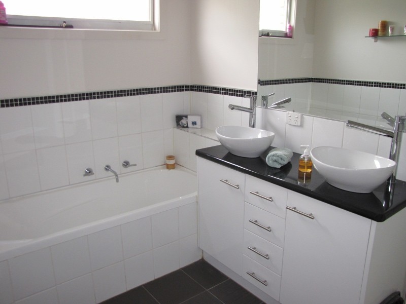 15 Desmond Street, Moe VIC 3825