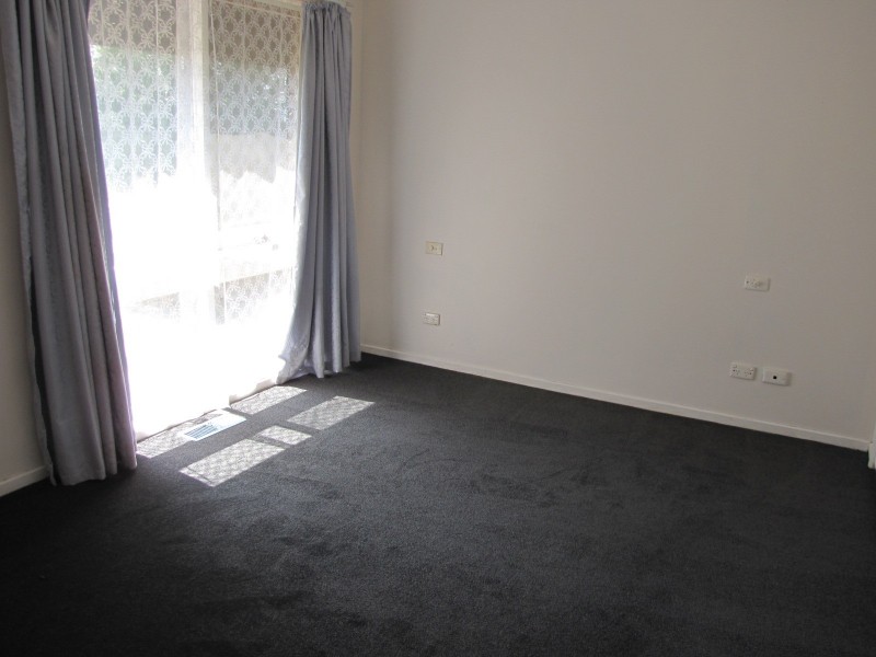 15 Desmond Street, Moe VIC 3825