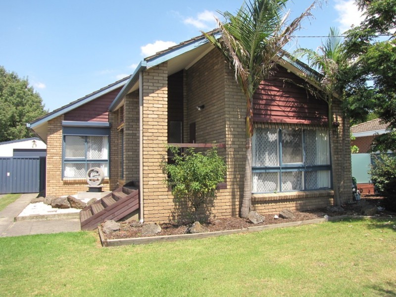 15 Desmond Street, Moe VIC 3825