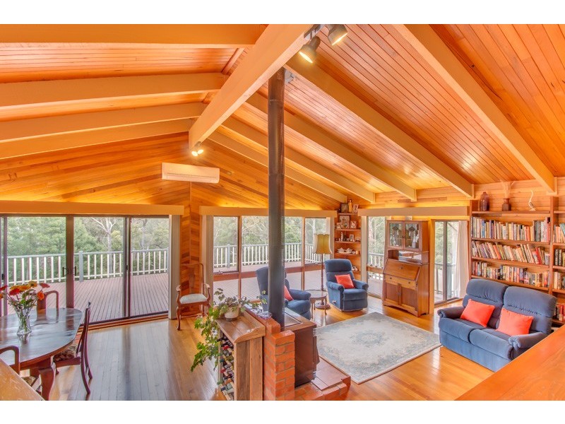 60 Pearces Track, Moe South VIC 3825