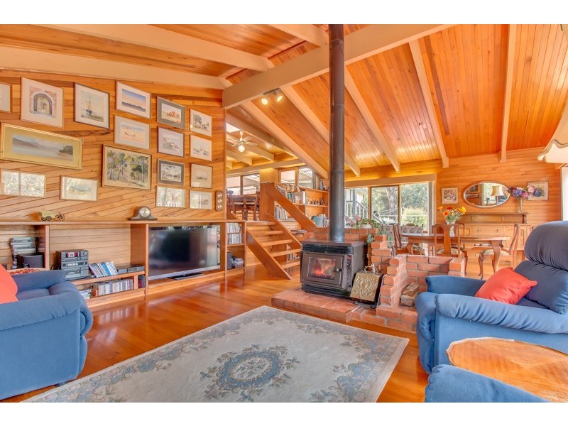 60 Pearces Track, Moe South VIC 3825