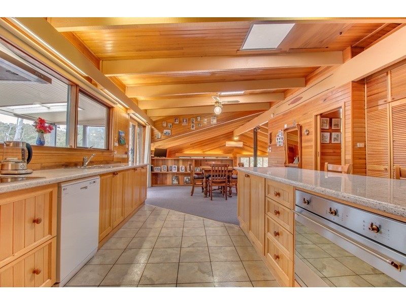 60 Pearces Track, Moe South VIC 3825