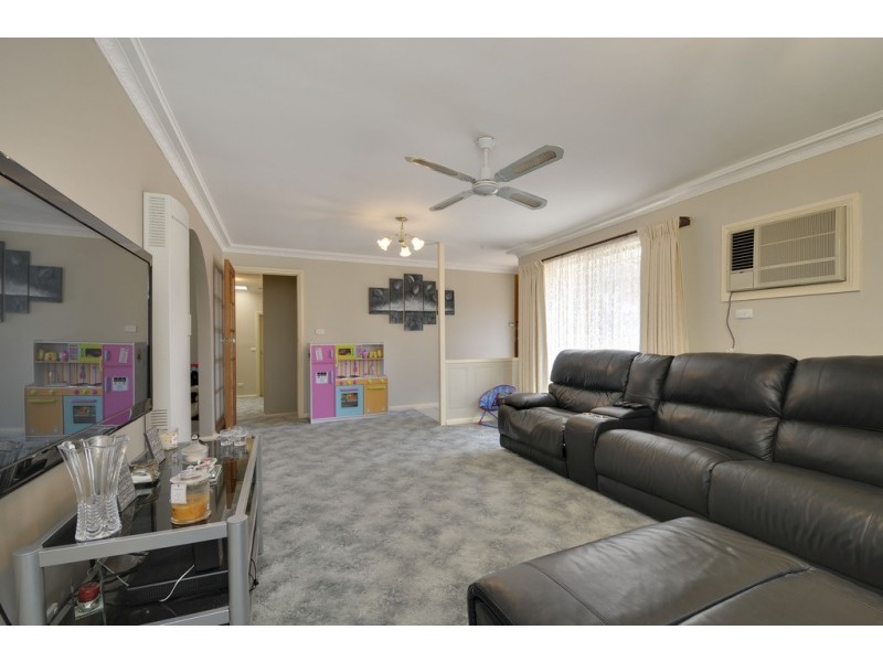 13 McMillan Court, Newborough VIC 3825
