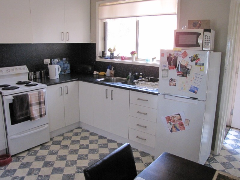 2/14 Balfour Street, Newborough VIC 3825