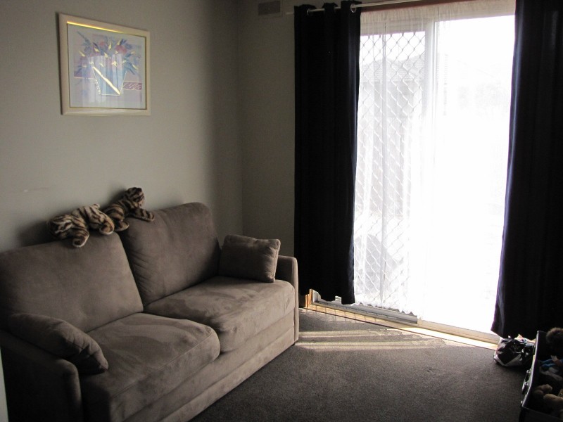 2/14 Balfour Street, Newborough VIC 3825