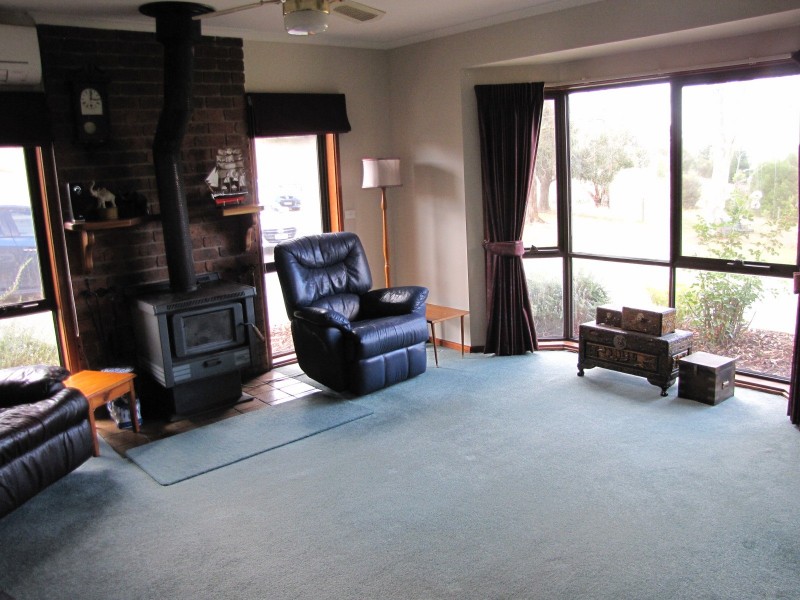 375 McDonalds Track, Hernes Oak VIC 3825