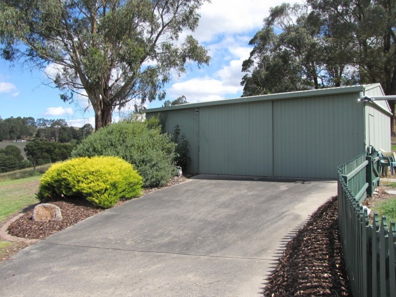 375 McDonalds Track, Hernes Oak VIC 3825