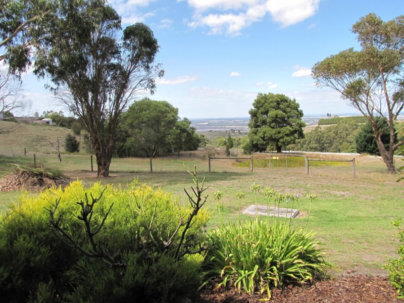 375 McDonalds Track, Hernes Oak VIC 3825