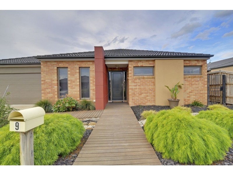 9 Harrison Boulevard, Newborough VIC 3825
