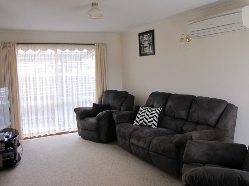 2/25 Monash Rd, Newborough VIC 3825