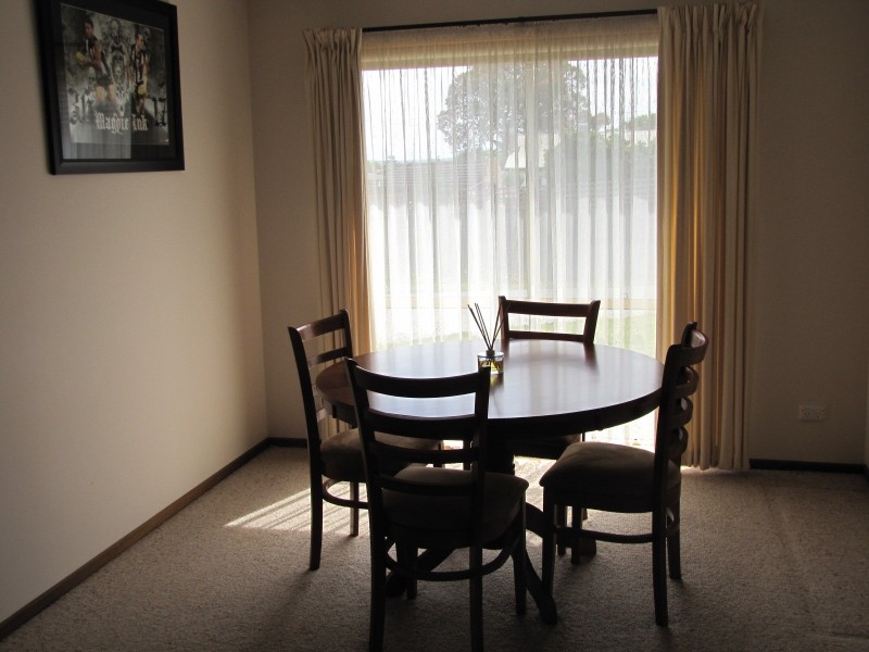 2/25 Monash Rd, Newborough VIC 3825