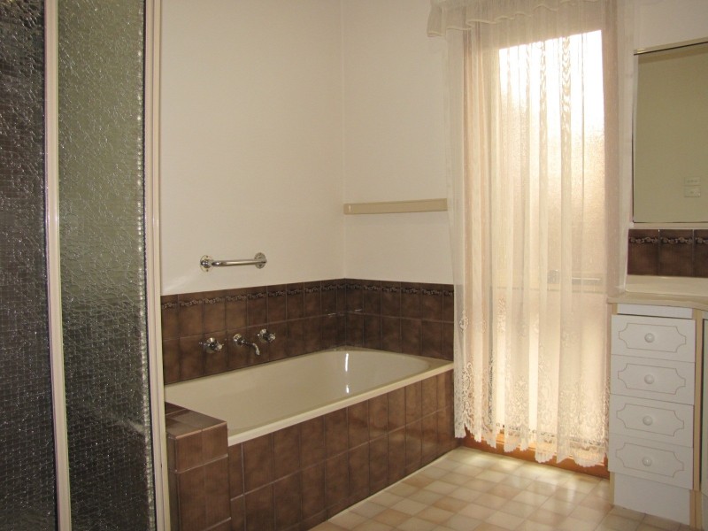 2/25 Monash Rd, Newborough VIC 3825