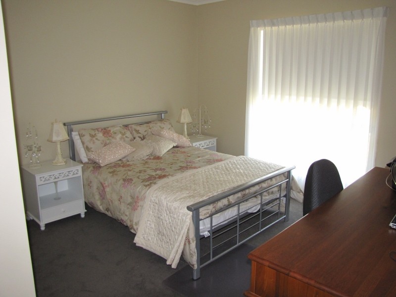 66 Cross St, Newborough VIC 3825