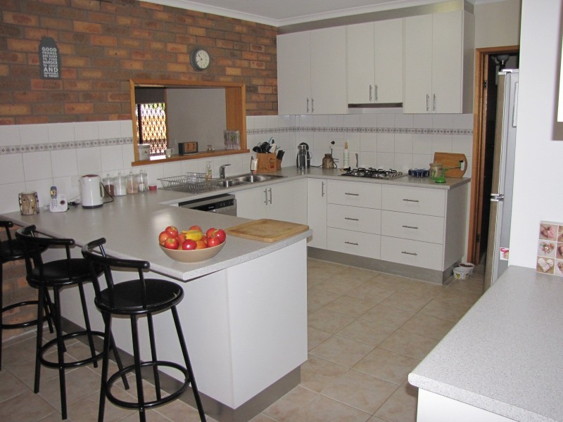 2 Cobb Court, Newborough VIC 3825