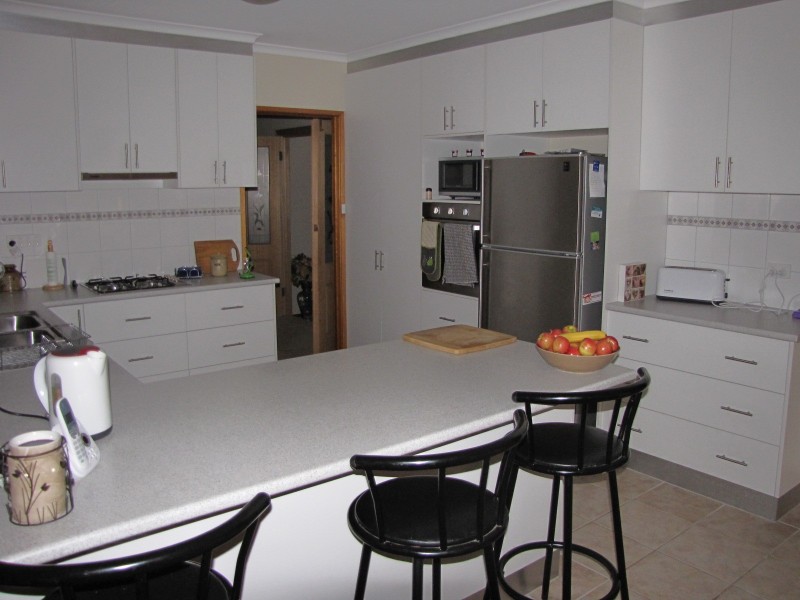 2 Cobb Court, Newborough VIC 3825