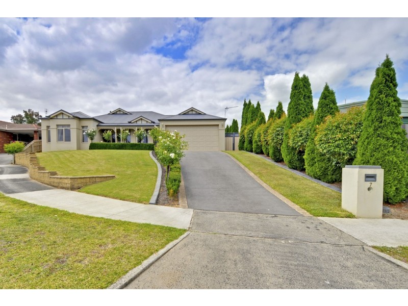 7 Amor Court, Newborough VIC 3825