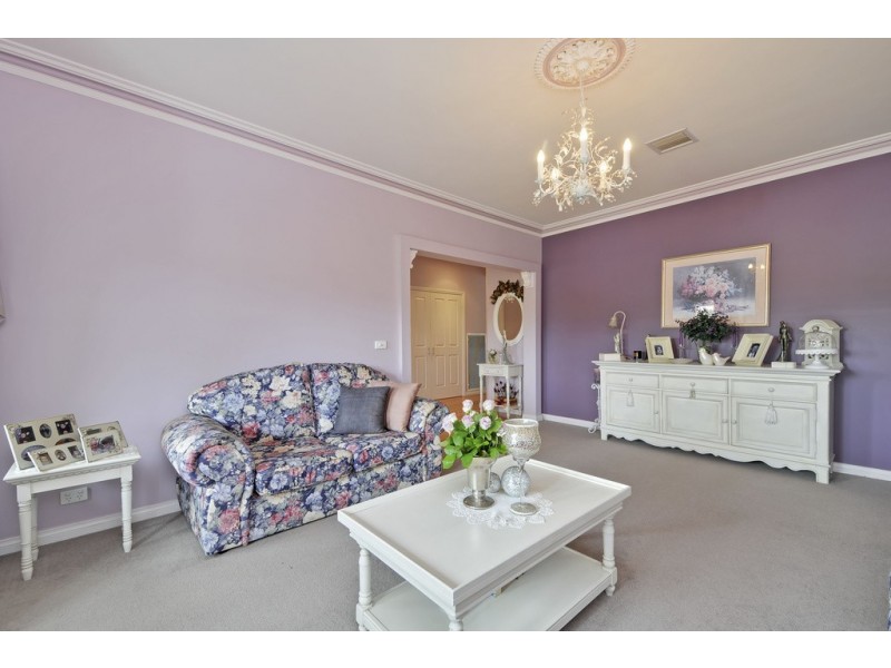 7 Amor Court, Newborough VIC 3825