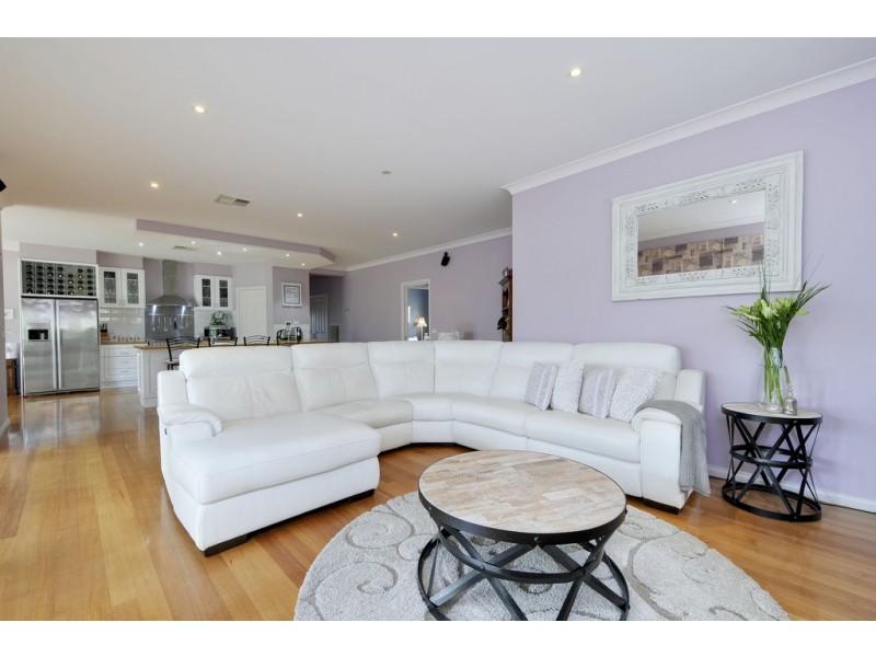 7 Amor Court, Newborough VIC 3825