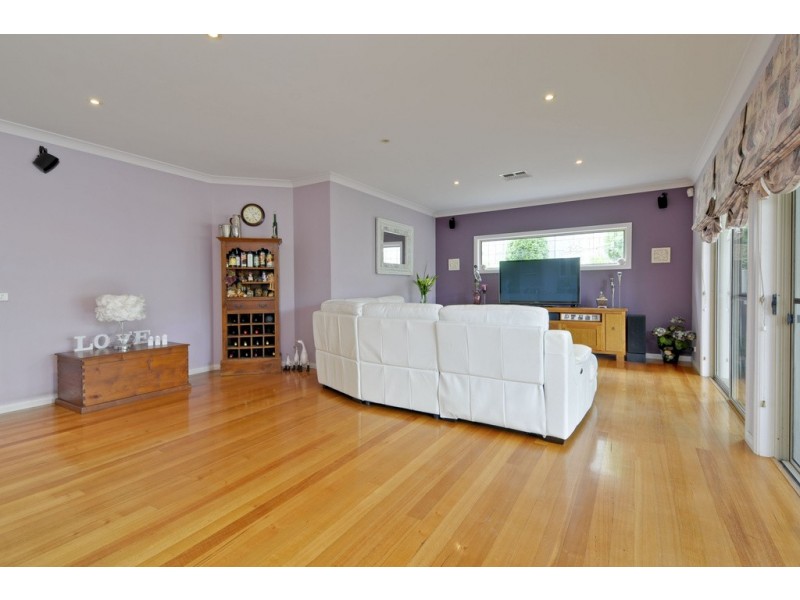 7 Amor Court, Newborough VIC 3825