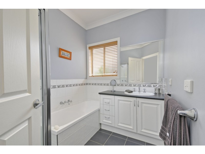 7 Amor Court, Newborough VIC 3825