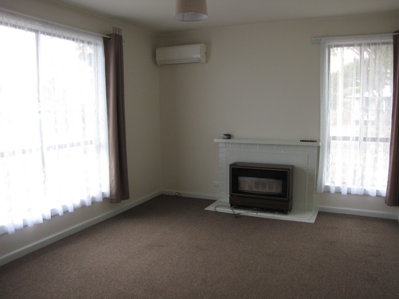 6 Truscott Rd, Moe VIC 3825