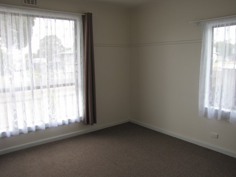 6 Truscott Rd, Moe VIC 3825