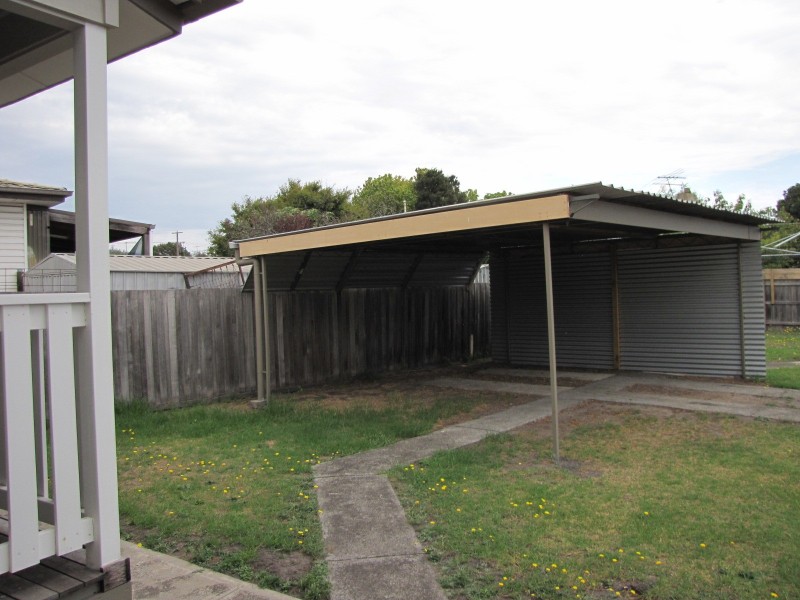 6 Truscott Rd, Moe VIC 3825