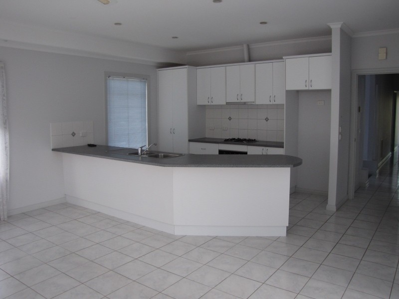 10 Valley Court, Newborough VIC 3825