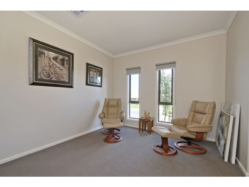 11 Discovery Boulevard, Moe VIC 3825