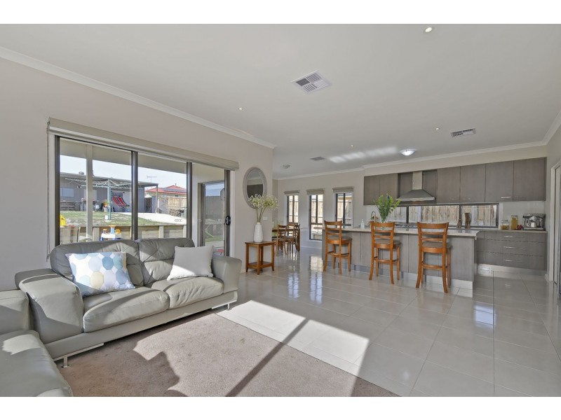 11 Discovery Boulevard, Moe VIC 3825