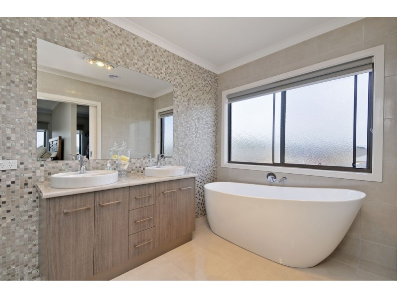 11 Discovery Boulevard, Moe VIC 3825