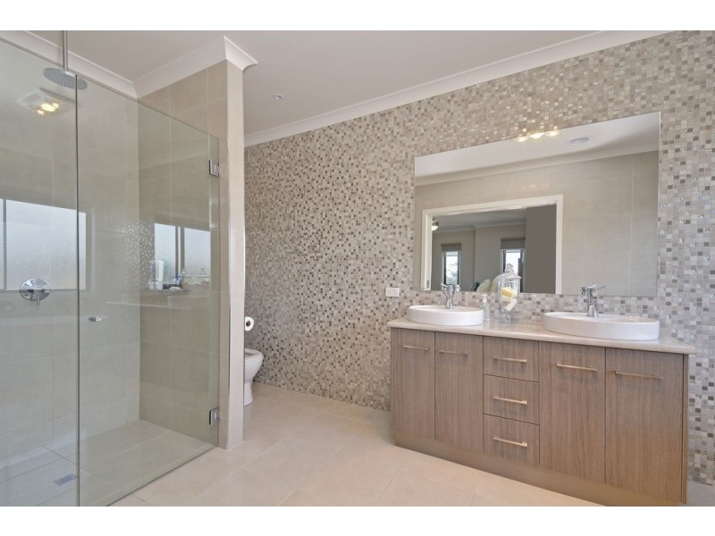 11 Discovery Boulevard, Moe VIC 3825