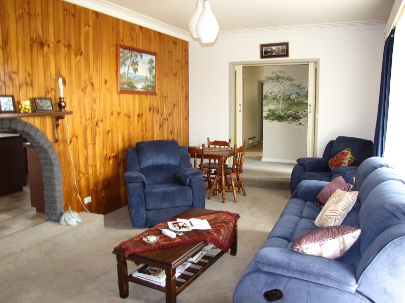 9 Desmond Street, Moe VIC 3825