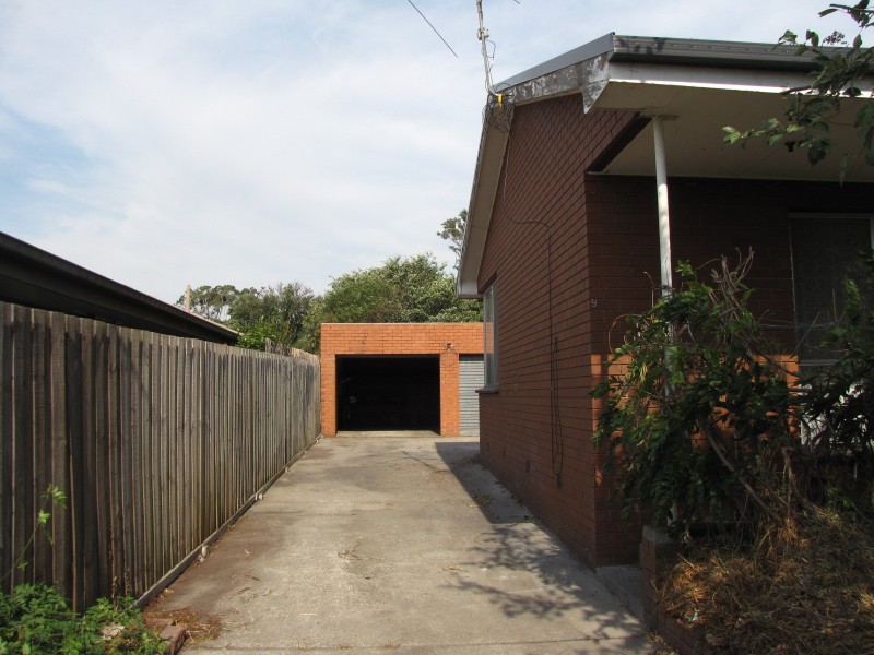 9 Desmond Street, Moe VIC 3825