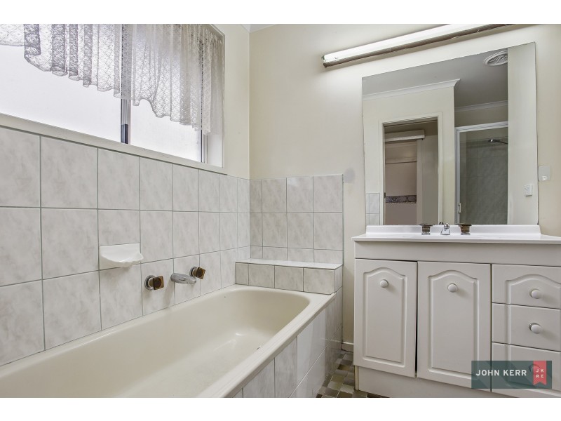 10 Abbott Street, Moe VIC 3825